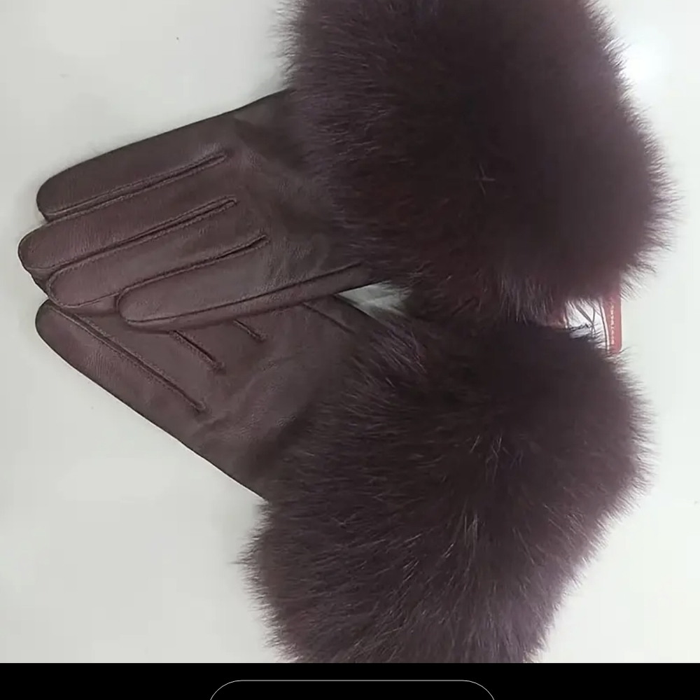 Elegant Red Fur-Trimmed Gloves - Picture 4 of 7
